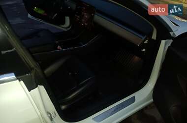 Седан Tesla Model 3 2019 в 