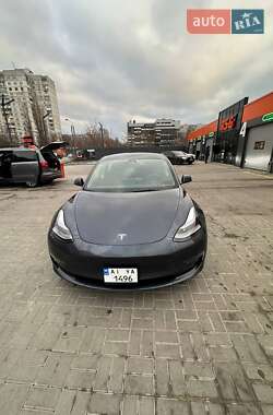 Седан Tesla Model 3 2022 в 