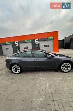 Седан Tesla Model 3 2022 в 