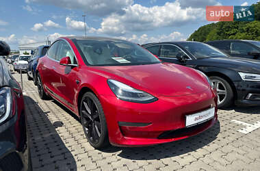 Седан Tesla Model 3 2020 в 