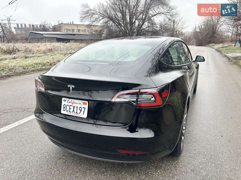 Седан Tesla Model 3 2023 в Запорожье