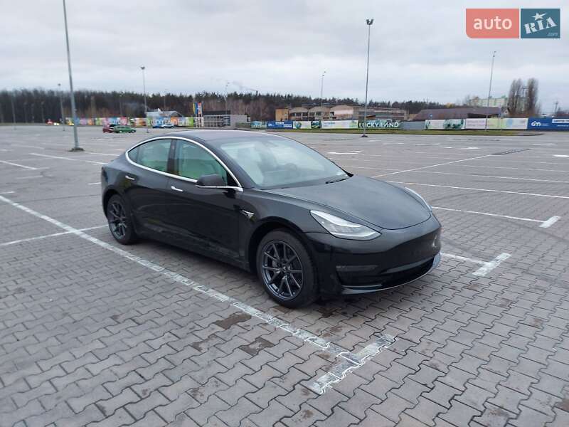 Седан Tesla Model 3 2019 в Киеве