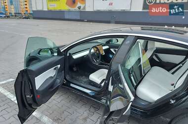 Седан Tesla Model 3 2019 в 