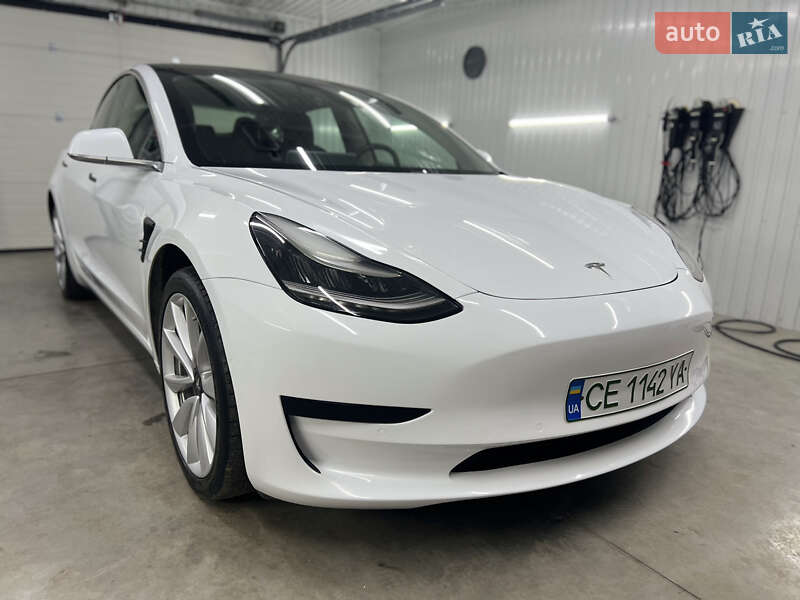 Седан Tesla Model 3 2020 в Чернівцях