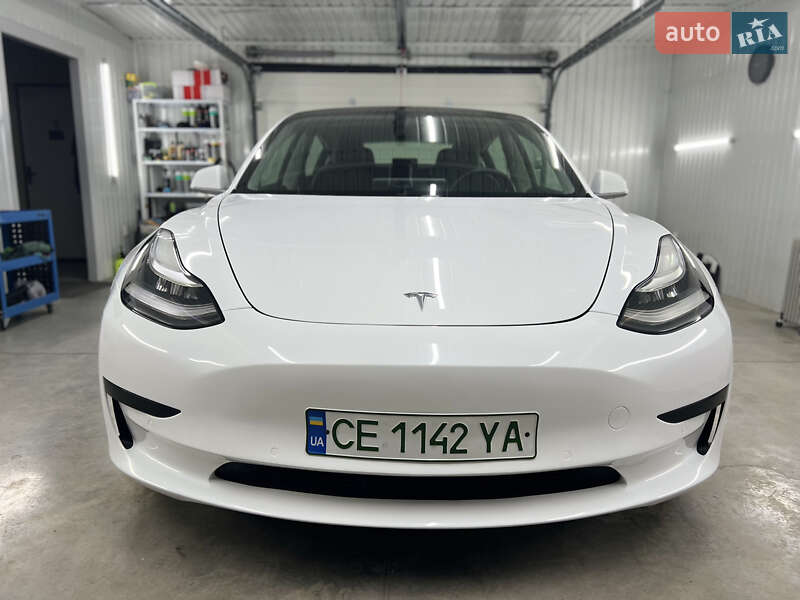 Седан Tesla Model 3 2020 в Черновцах