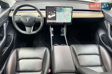Седан Tesla Model 3 2020 в Черновцах
