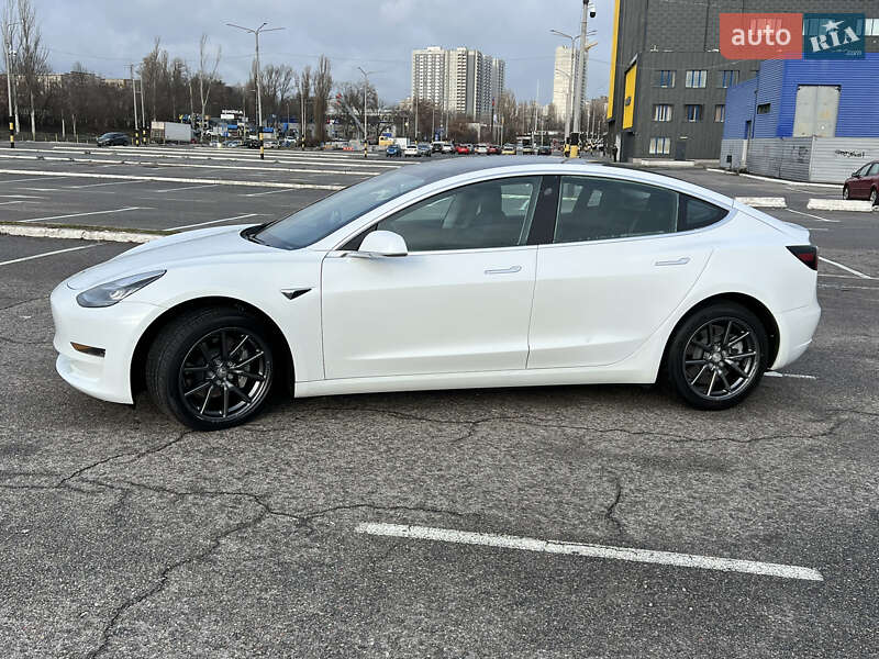Седан Tesla Model 3 2019 в Києві