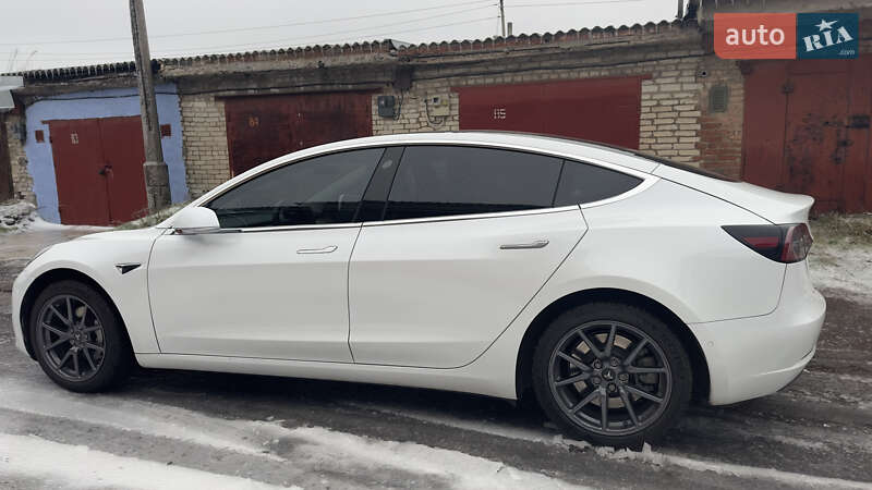 Седан Tesla Model 3 2019 в Славянске