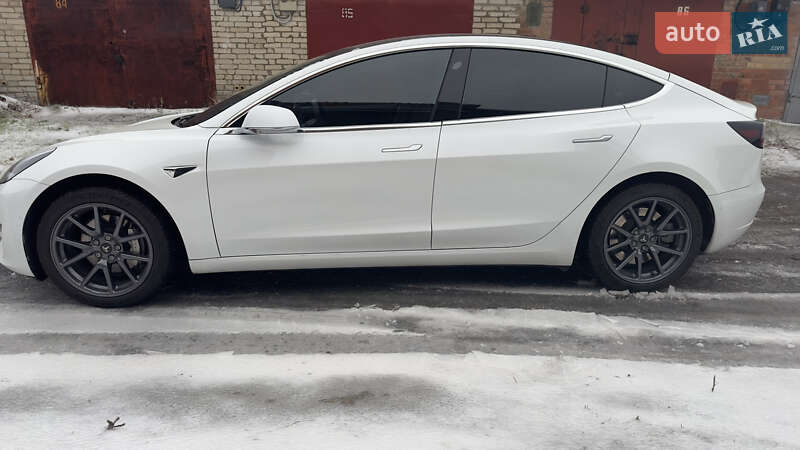 Седан Tesla Model 3 2019 в Славянске