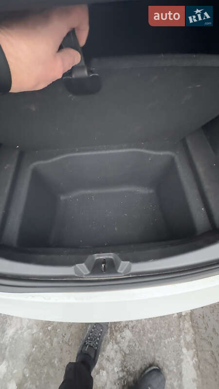 Седан Tesla Model 3 2019 в Славянске