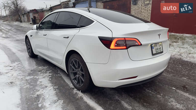 Седан Tesla Model 3 2019 в Славянске