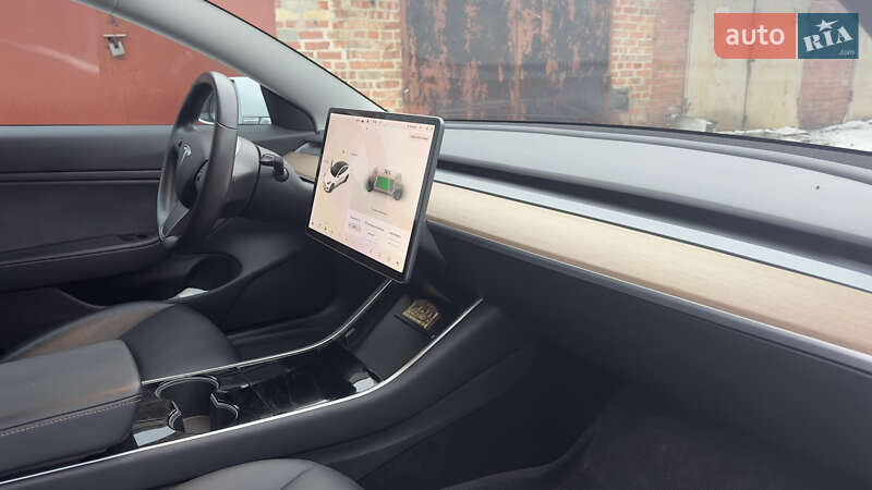 Седан Tesla Model 3 2019 в Славянске