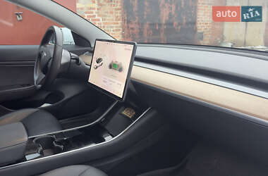 Седан Tesla Model 3 2019 в 