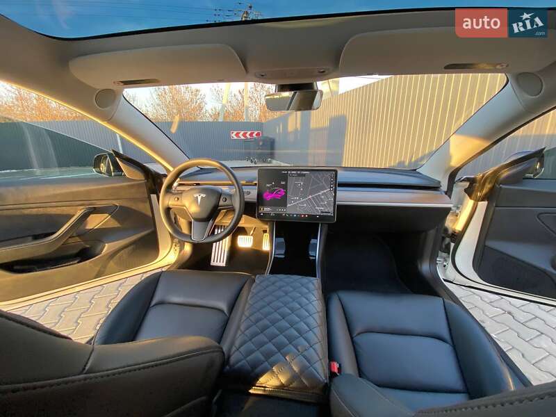 Седан Tesla Model 3 2020 в Киеве