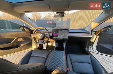 Седан Tesla Model 3 2020 в 
