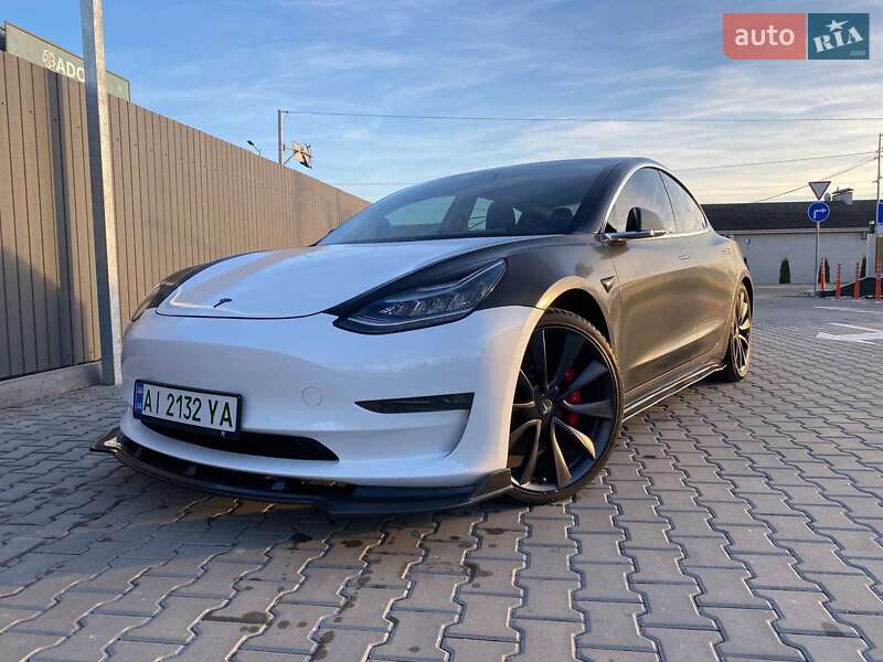 Седан Tesla Model 3 2020 в Киеве