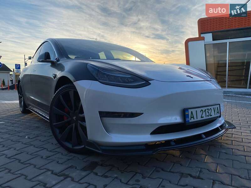 Седан Tesla Model 3 2020 в Киеве