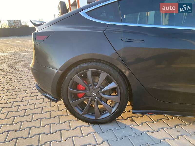 Седан Tesla Model 3 2020 в Киеве