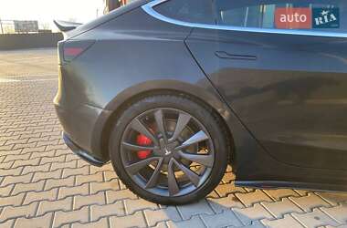 Седан Tesla Model 3 2020 в 