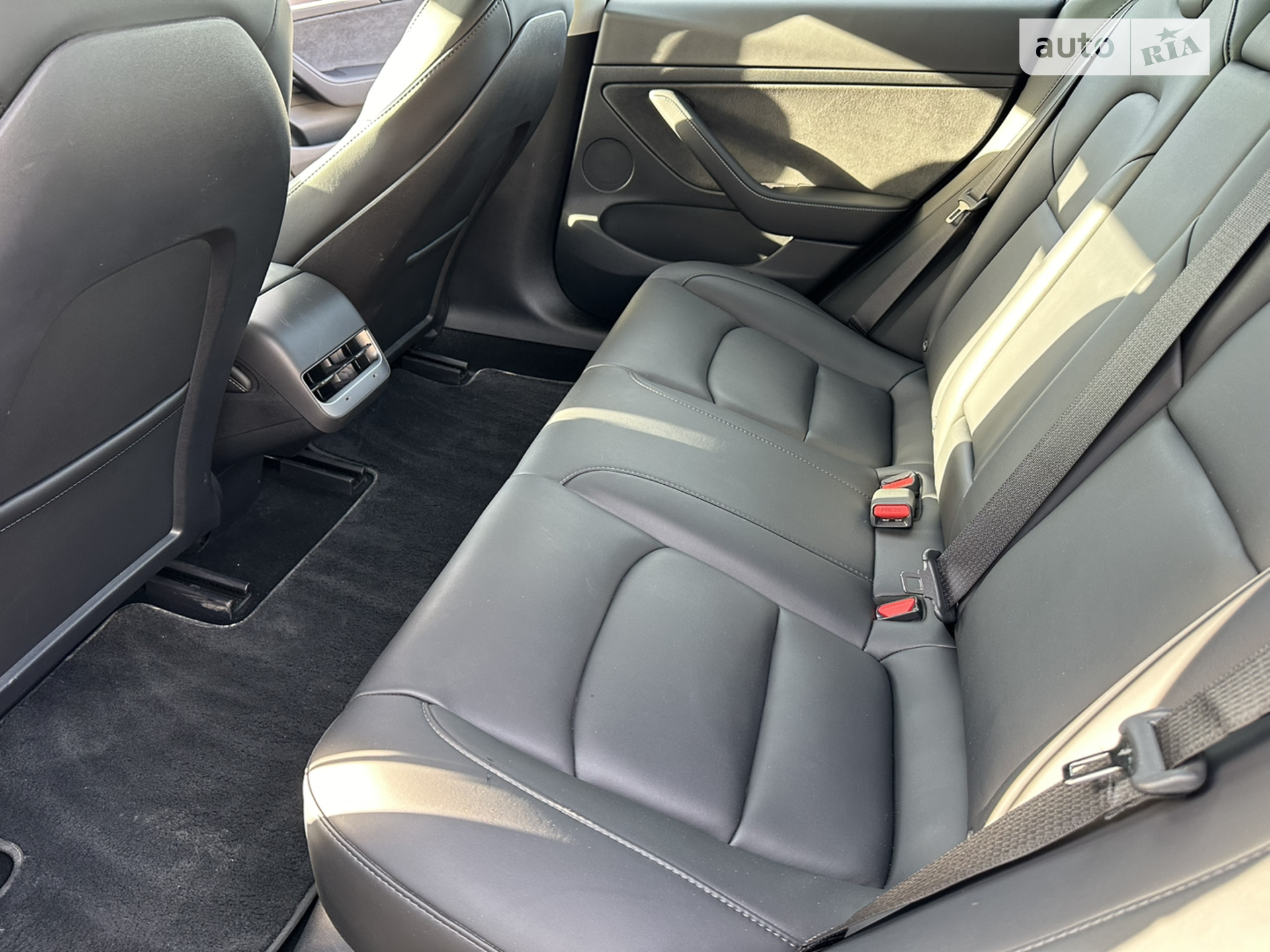 2022 Tesla Model 3 - мініатюра 17
