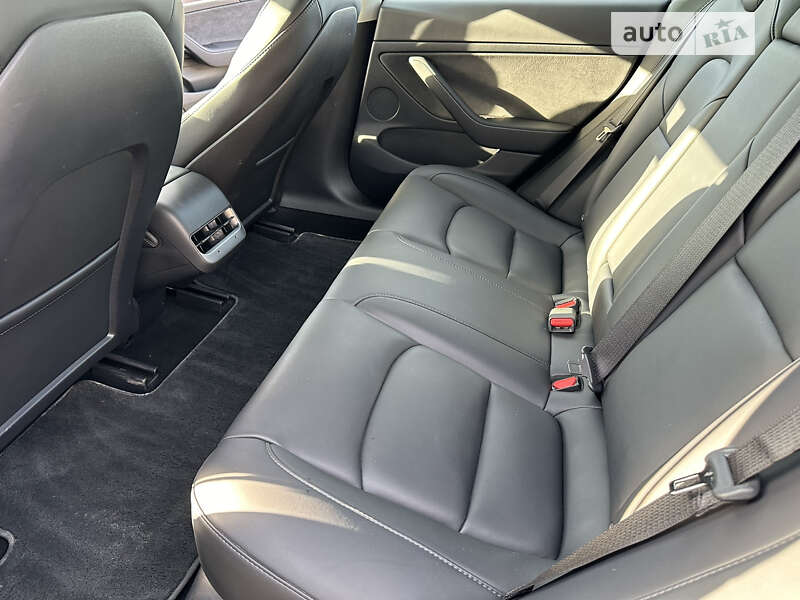 Седан Tesla Model 3 2022 в Вінниці