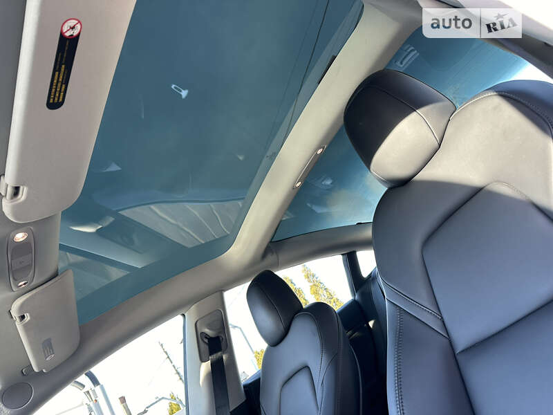 Седан Tesla Model 3 2022 в Вінниці
