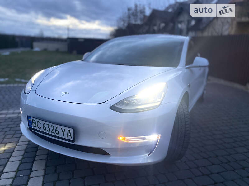 Седан Tesla Model 3 2019 в Львове
