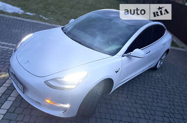 Седан Tesla Model 3 2019 в Львове