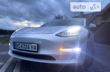 Седан Tesla Model 3 2019 в Львове