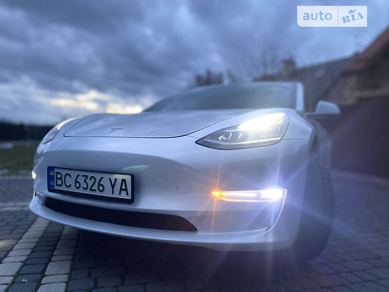 Седан Tesla Model 3 2019 в Львове