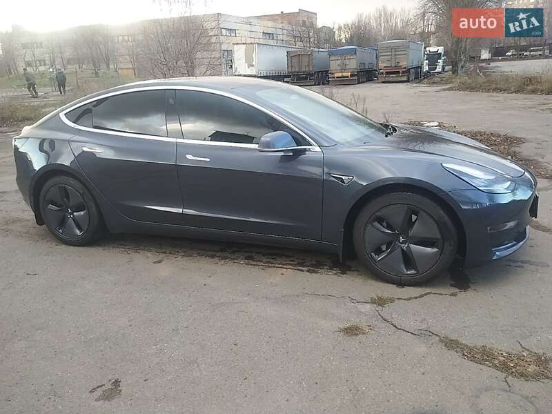 Седан Tesla Model 3 2018 в Кривом Роге