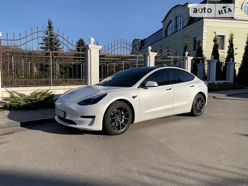 Седан Tesla Model 3 2020 в Ужгороде