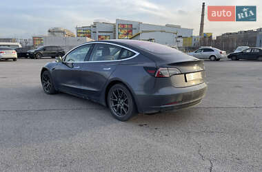 Седан Tesla Model 3 2017 в 