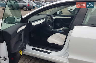 Седан Tesla Model 3 2021 в 