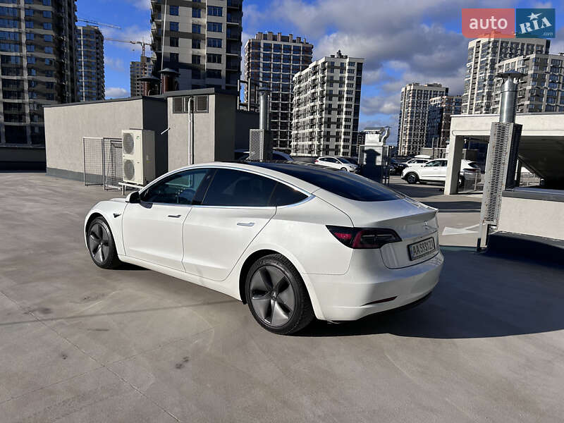 Седан Tesla Model 3 2019 в Киеве