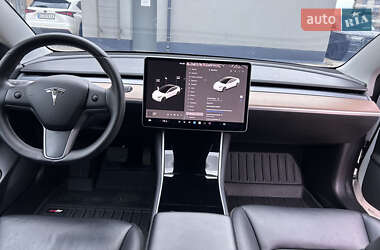 Седан Tesla Model 3 2019 в Києві