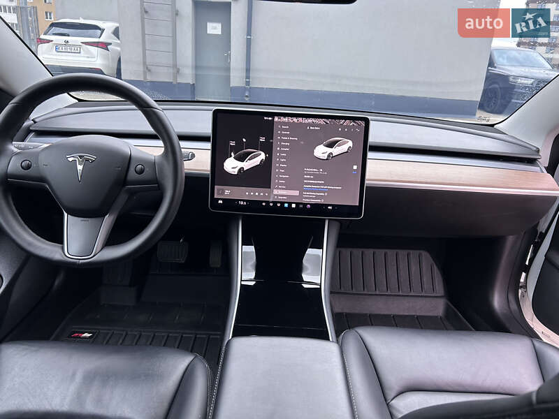 Седан Tesla Model 3 2019 в Киеве