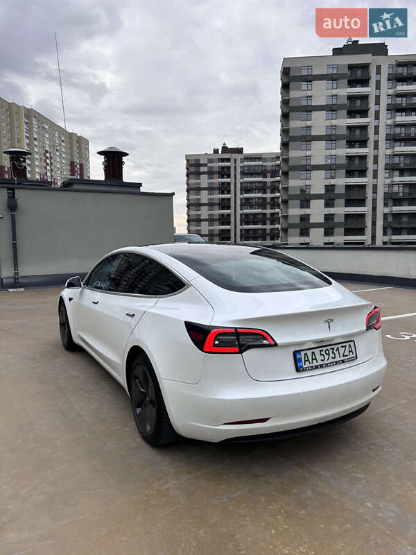 Седан Tesla Model 3 2019 в Киеве