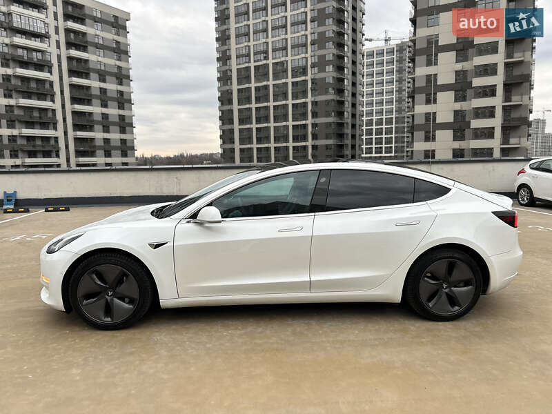 Седан Tesla Model 3 2019 в Киеве