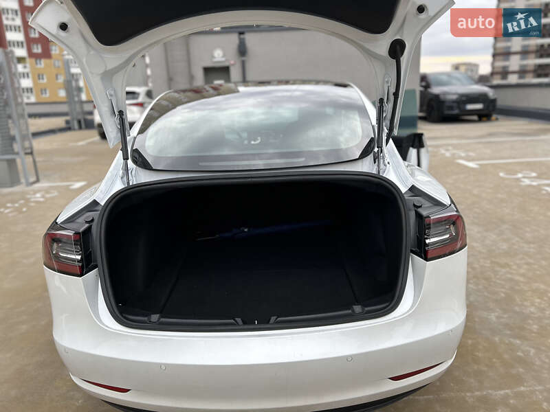 Седан Tesla Model 3 2019 в Киеве