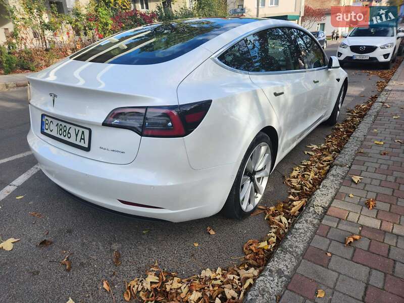 Седан Tesla Model 3 2019 в Бориславі