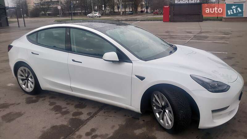 Седан Tesla Model 3 2021 в Киеве