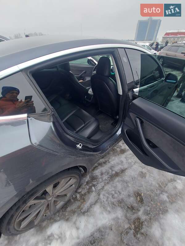 Седан Tesla Model 3 2018 в Києві