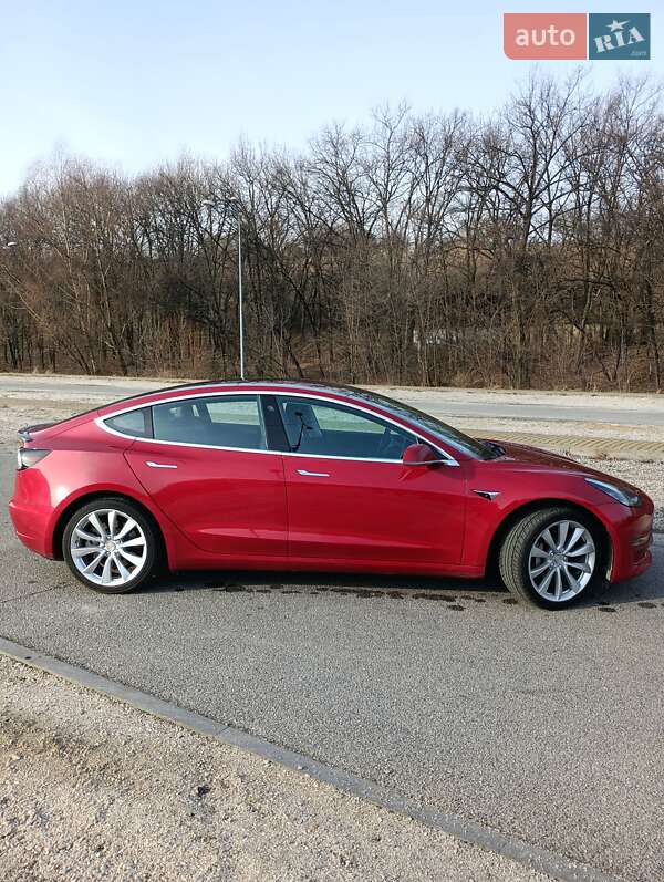 Седан Tesla Model 3 2018 в Днепре