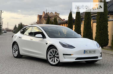 Седан Tesla Model 3 2022 в Львове