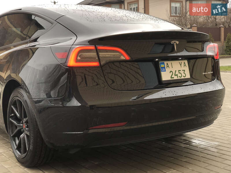 Седан Tesla Model 3 2022 в Киеве