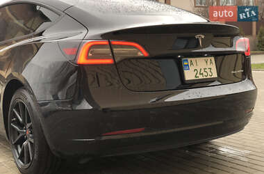 Седан Tesla Model 3 2022 в 