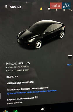 Седан Tesla Model 3 2022 в 
