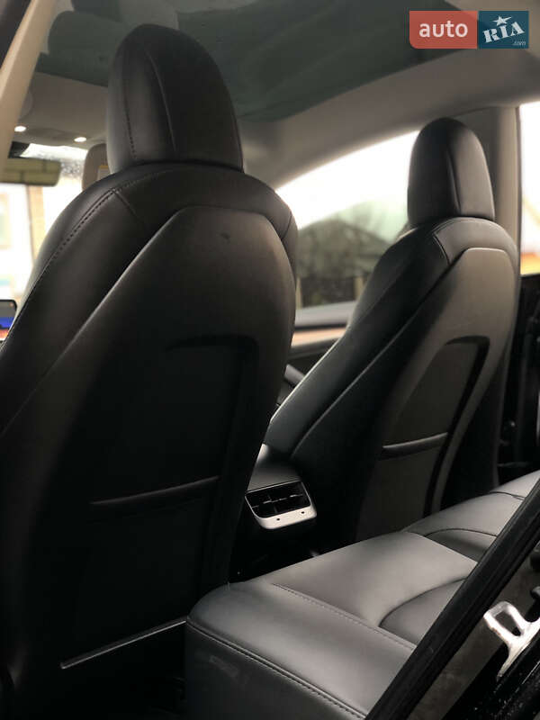Седан Tesla Model 3 2022 в Киеве