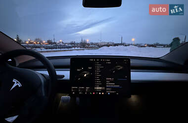 Седан Tesla Model 3 2022 в 